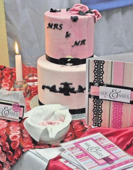 Rosa Pracht: Andrea Weber schafft mit Liebe zum Detail. Rosa Pracht: Andrea Weber schafft mit Liebe zum Detail.